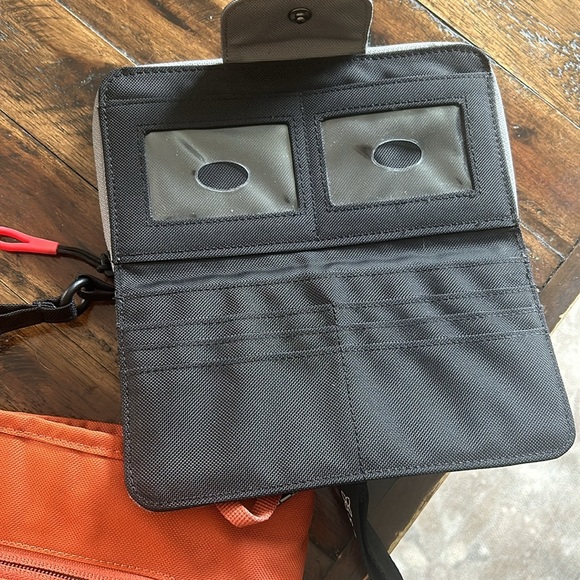 Sherpani crossbody and matching wristlet wallet - Picture 4 of 4